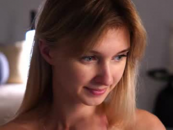 variety_moments webcam model stream image