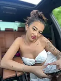LaraVegas_ webcam model stream image