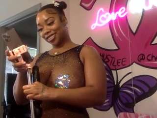 lovelyhustle webcam model stream image