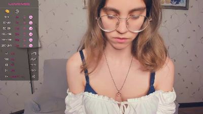 LynneCrust webcam model stream image