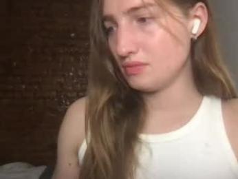 esthergreyplus webcam model stream image