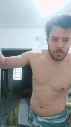 Hellmans webcam model stream image