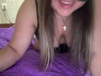 SweetStrawberry1 webcam model stream image