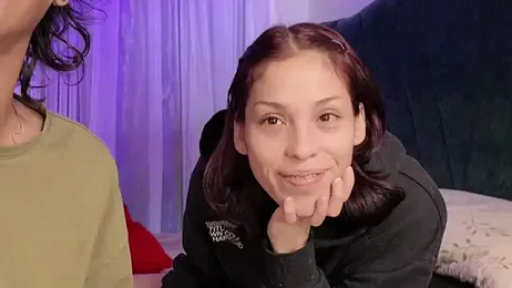 YaraLeon webcam model stream image