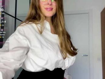 LucyWillow webcam model stream image