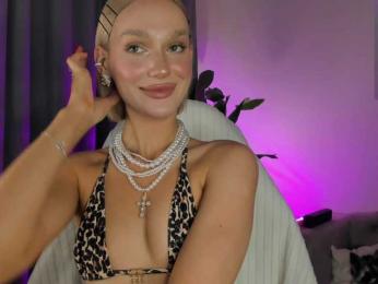 IceStrawberry webcam model stream image