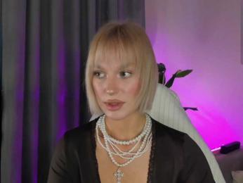 IceStrawberry webcam model stream image