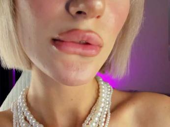 IceStrawberry webcam model stream image