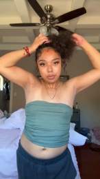 Kittyizzy webcam model stream image