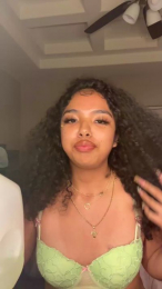 Kittyizzy webcam model stream image
