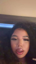 Kittyizzy webcam model stream image
