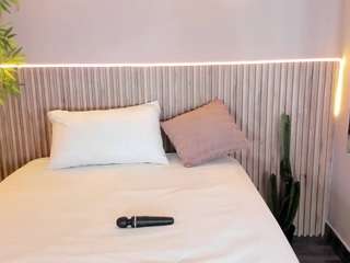 lararouss webcam model stream image