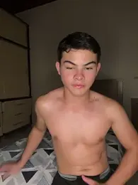 The0zinho webcam model stream image