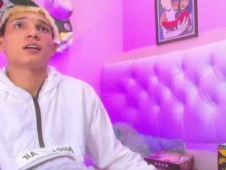 stronger-boy webcam model stream image