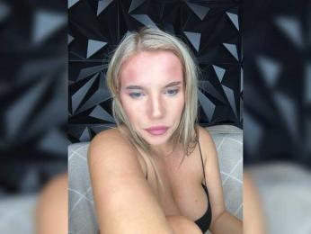 LYALYAtop webcam model stream image