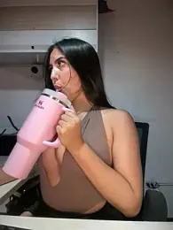 Sofia_Collins- webcam model stream image