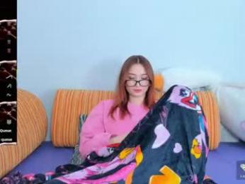 moon_flora webcam chaturbate model stream image