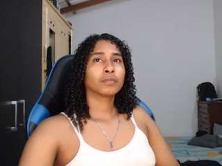 yohatinelly webcam model stream image