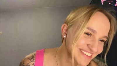 NanceeEar webcam model stream image