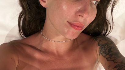 Vanessa webcam model stream image