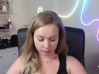 holly95love webcam model stream image