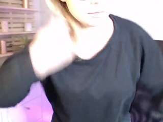 holly95love webcam model stream image