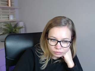 holly95love webcam model stream image