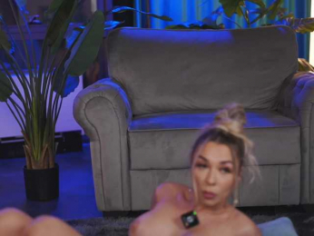 Asssmerising webcam model stream image