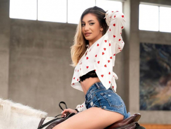 RoxyParis webcam livejasmin model stream image