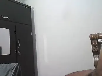 AlphaLatinoBear webcam model stream image