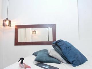 Domin Hams webcam model stream image