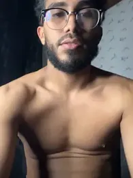 TU-MORENOO webcam stripchat model stream image