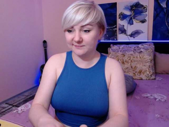 Blond-Pearl webcam model stream image