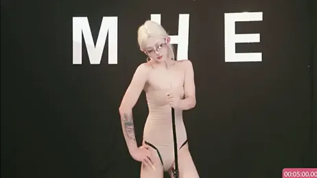 MHe-002 webcam model stream image