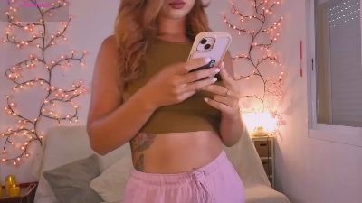 Karinchik webcam cam4 model stream image