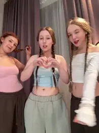 FroggyAnna webcam model stream image