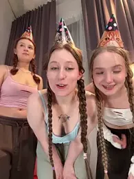 FroggyAnna webcam model stream image