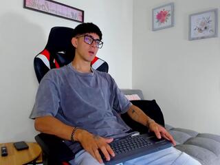 Etham Wolf webcam model stream image