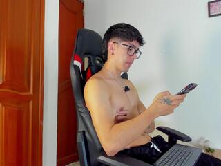 Etham Wolf webcam flirt4free model stream image