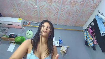amara_roll01 webcam model stream image