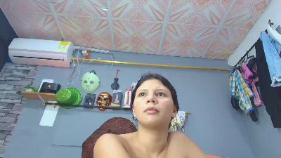 amara_roll01 webcam model stream image