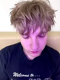 Paradeevich_And webcam stripchat model stream image