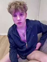 Paradeevich_And webcam stripchat model stream image