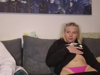 julia_official webcam model stream image