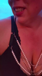 L_a_u_r_a webcam cam4 model stream image