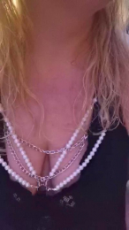 L_a_u_r_a webcam model stream image