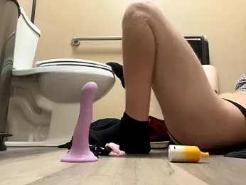 SpunFunCouple323 webcam model stream image