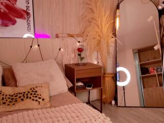 Mia Brooklyn webcam flirt4free model stream image