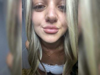 Aven7 webcam bongacams model stream image