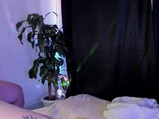 issaandneronn webcam model stream image